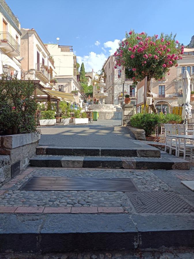 La Jacaranda Rooms Taormina Exterior photo